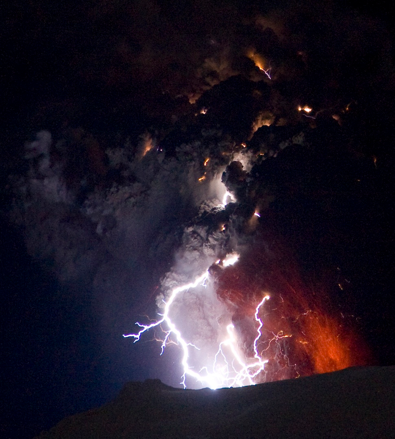 Illustration for article titled Breathtaking and Horrifying Images of Nature's Destructive Power